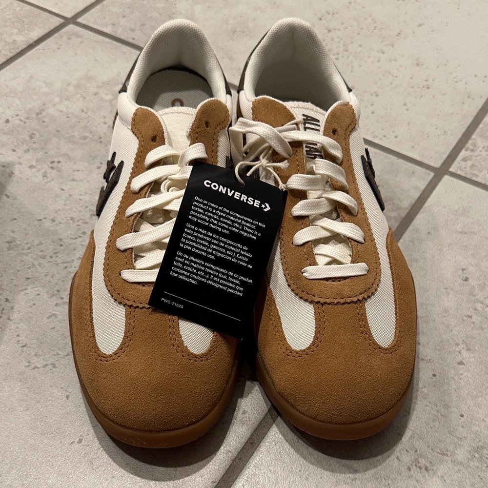 Converse Tan and White Sneakers. Run star trainer